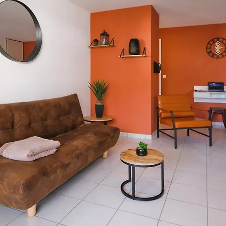 Confort ! Calme, Climatisation, Piscine, Parking Gratuit, Grande Terrasse, Netflix, Wifi Апартаменты *