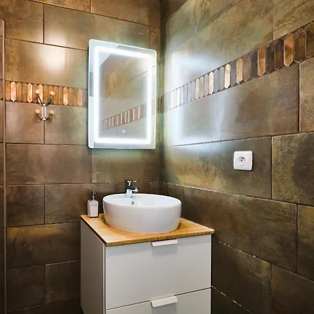 Confort ! Calme, Climatisation, Piscine, Parking Gratuit, Grande Terrasse, Netflix, Wifi Каркассон