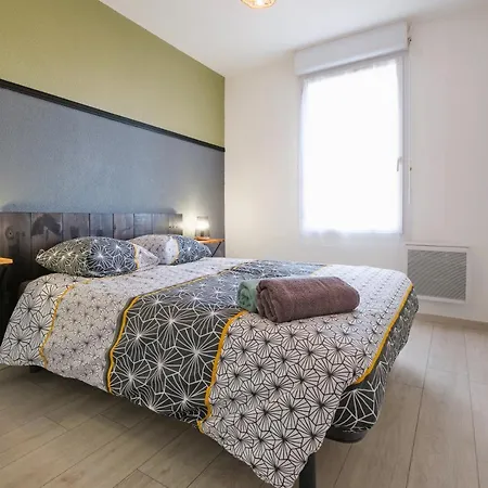 Confort ! Calme, Climatisation, Piscine, Parking Gratuit, Grande Terrasse, Netflix, Wifi Апартаменты