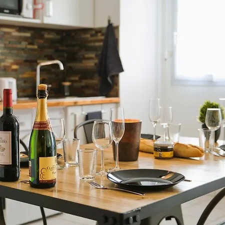 Apartmán Confort ! Calme, Climatisation, Piscine, Parking Gratuit, Grande Terrasse, Netflix, Wifi