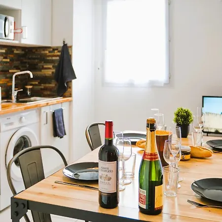 Confort ! Calme, Climatisation, Piscine, Parking Gratuit, Grande Terrasse, Netflix, Wifi *