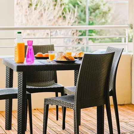 Confort ! Calme, Climatisation, Piscine, Parking Gratuit, Grande Terrasse, Netflix, Wifi Апартаменты *