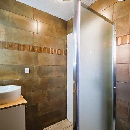 Апартаменты Confort ! Calme, Climatisation, Piscine, Parking Gratuit, Grande Terrasse, Netflix, Wifi Каркассон