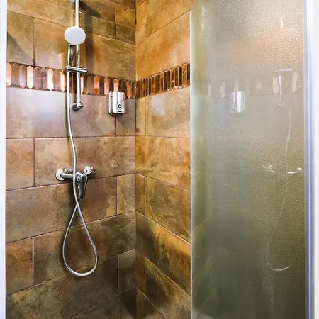 Confort ! Calme, Climatisation, Piscine, Parking Gratuit, Grande Terrasse, Netflix, Wifi Апартаменты *