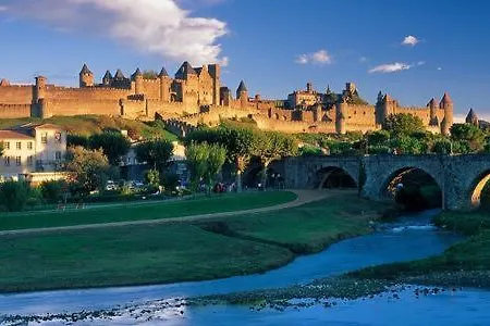 Confort ! Calme, Climatisation, Piscine, Parking Gratuit, Grande Terrasse, Netflix, Wifi Каркассон