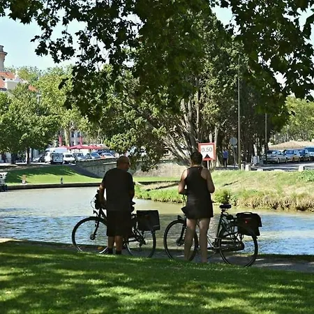 Confort ! Calme, Climatisation, Piscine, Parking Gratuit, Grande Terrasse, Netflix, Wifi Апартаменты *