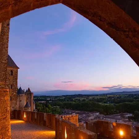 Апартаменты Confort ! Calme, Climatisation, Piscine, Parking Gratuit, Grande Terrasse, Netflix, Wifi Каркассон