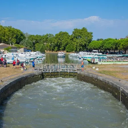 Confort ! Calme, Climatisation, Piscine, Parking Gratuit, Grande Terrasse, Netflix, Wifi Каркассон